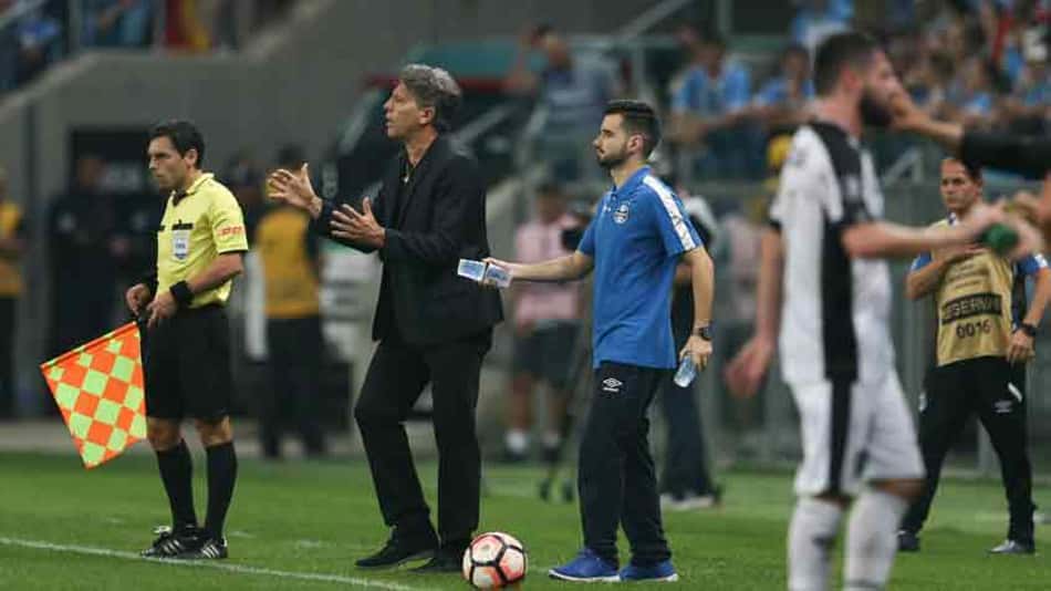 Luan assume pedido a Renato para jogar: "Essa é a relação que a gente tem"