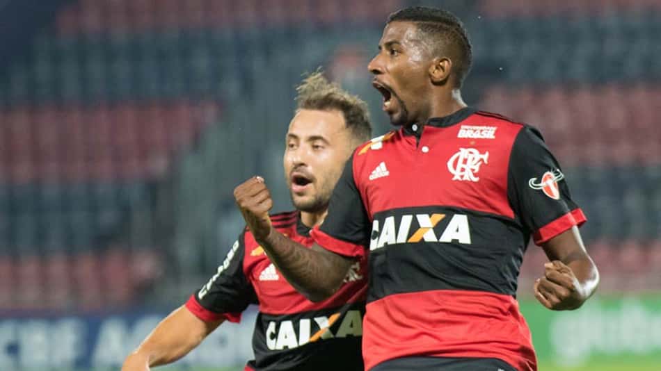 ATUAÇÕES: Douglas fecha o gol, e Rodinei faz golaço em empate na Ilha