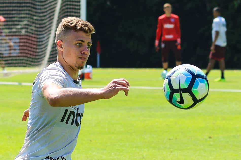 Invicto como titular, Lucas Fernandes é aposta criativa do São Paulo em BH