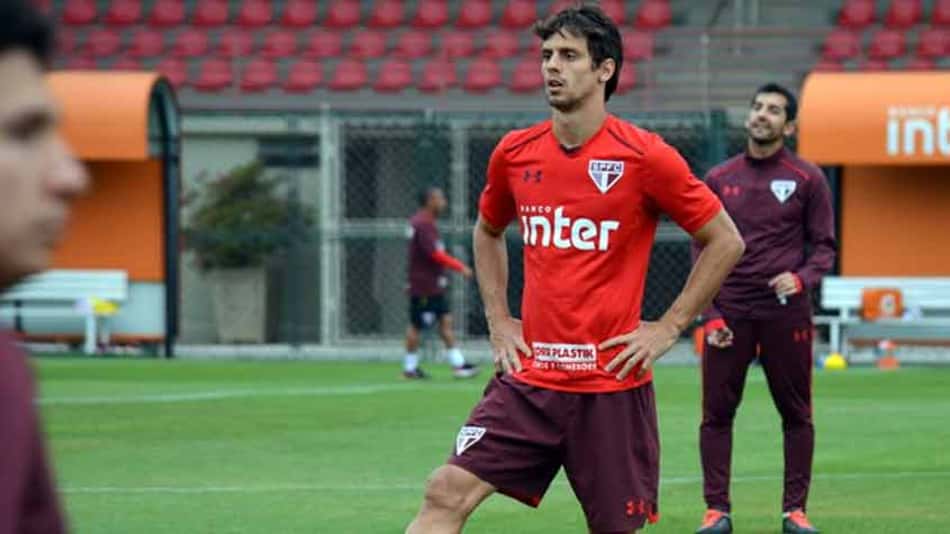 Sem dores, Rodrigo Caio e Buffarini treinam com grupo no São Paulo