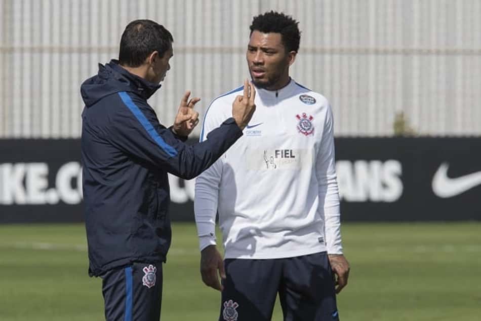 Carille dá tranquilidade a Kazim, mas já tem opção para 'falso 9' no Timão