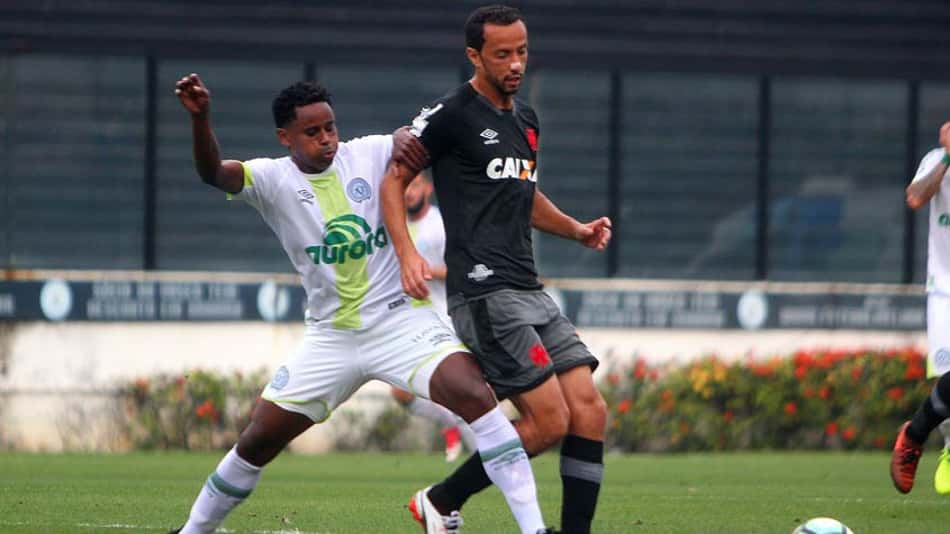 Vasco perde muitas chances e acaba no empate com a Chape na Colina