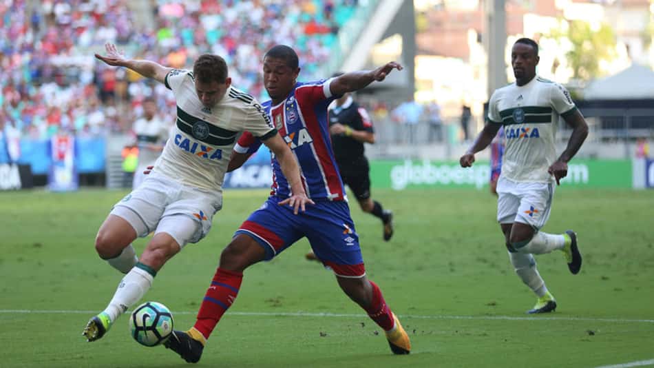 Meia do Coritiba entra no top 10 dos maiores roubadores de bola do Brasileirão