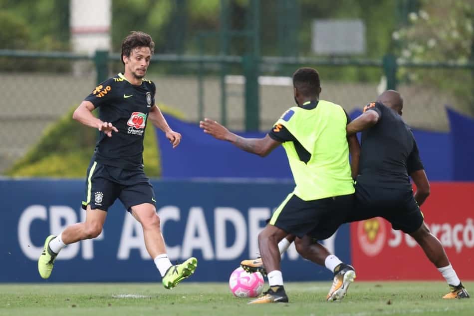 Rodrigo Caio iguala convocações de Miranda pelo São Paulo: 'Gratificante'