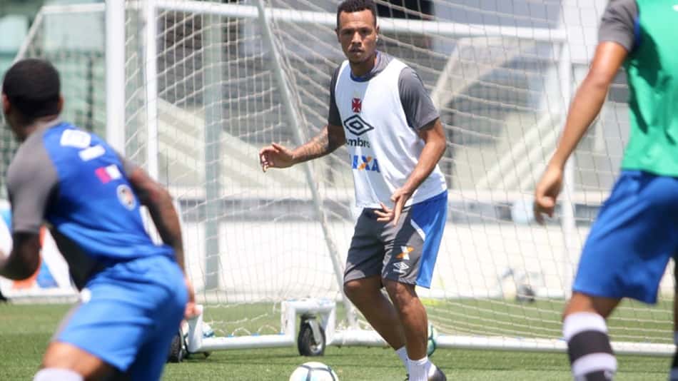 Luis Fabiano treina com o grupo do Vasco e retorno fica mais próximo