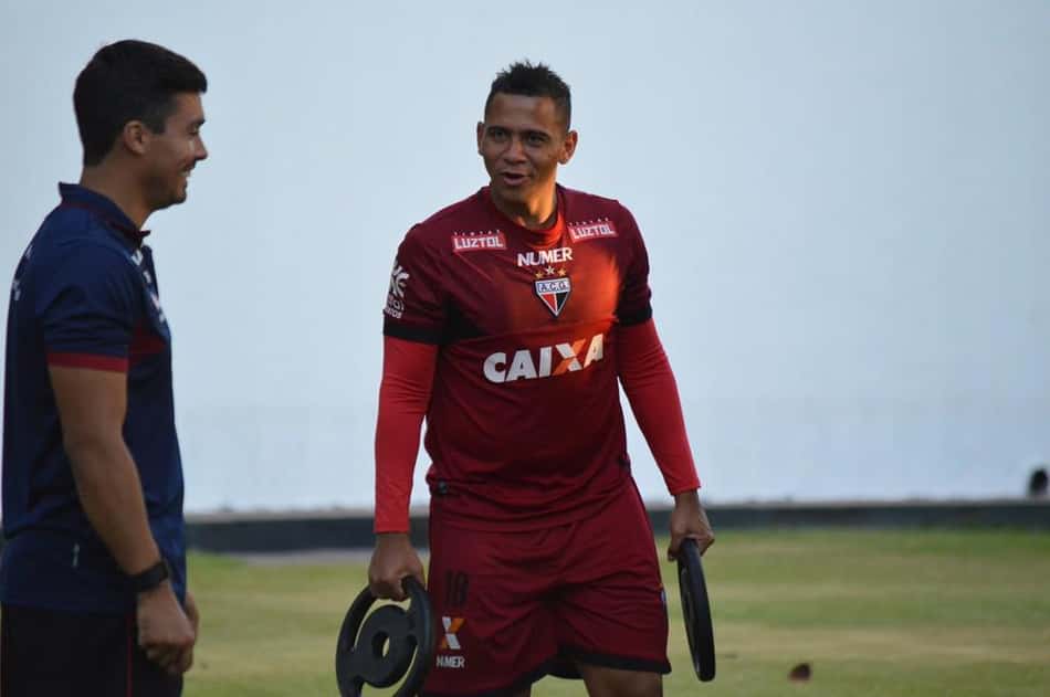Walter faz desabafos, revela maior peso na carreira e diz onde quer jogar