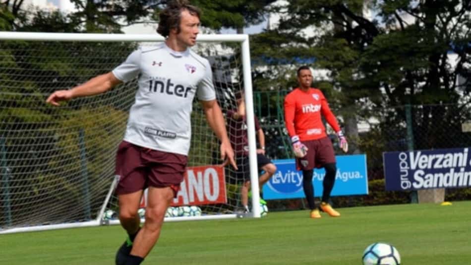 Lugano foi vetado por desconforto na panturrilha direita