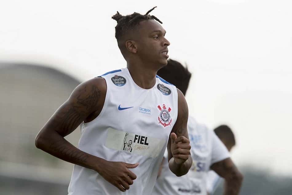 Jô apareceu com novo visual no treino. Veja as fotos! 