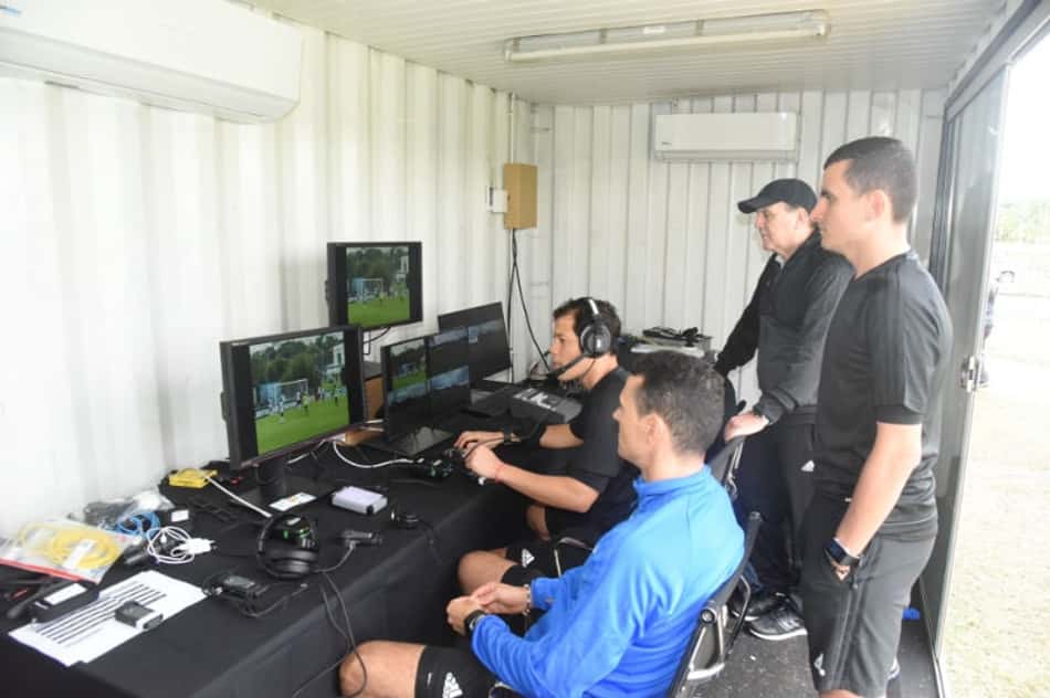Conmebol tem dose de insatisfação com modelo atual do árbitro de vídeo