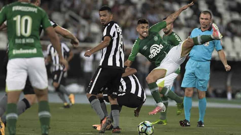 Jogadores da Chape apontam erros da equipe em derrota para o Botafogo