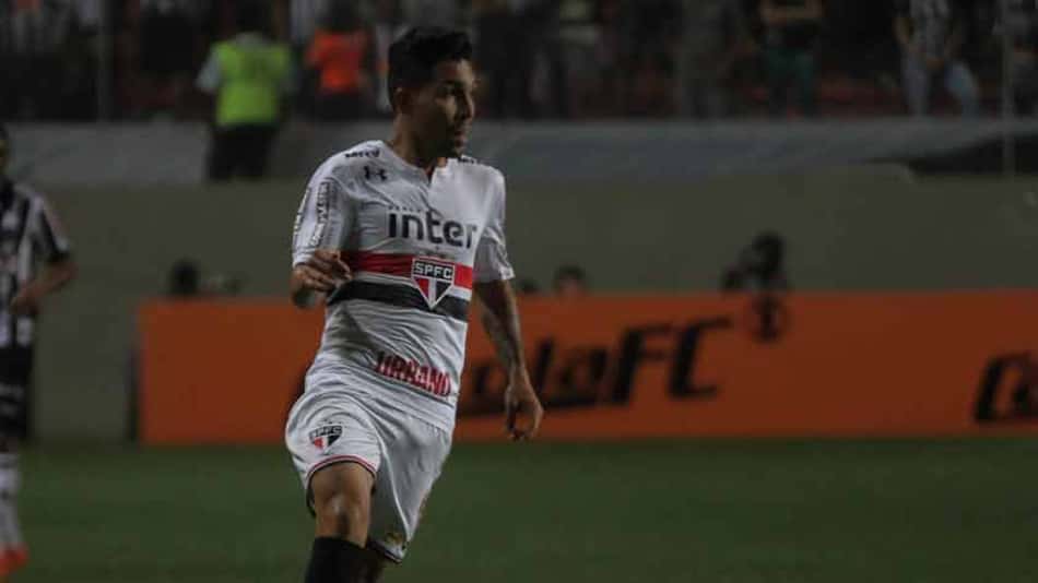 Petros lamenta falha de Bruno Alves: 'Time não pode sofrer gol de lateral'