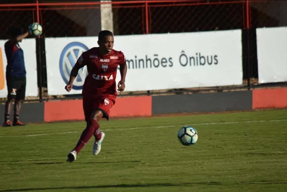 Niltinho comenta empate com o Furacão e mira em sequência positiva