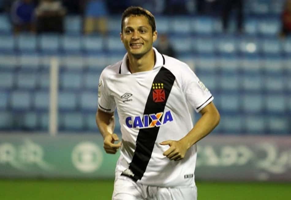Desarmes, passes e lançamentos: as estatísticas de Anderson Martins, novo zagueiro do São Paulo