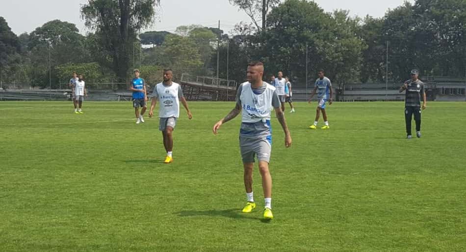 Luan treina normalmente com o elenco do Grêmio, mas não encara o Coritiba