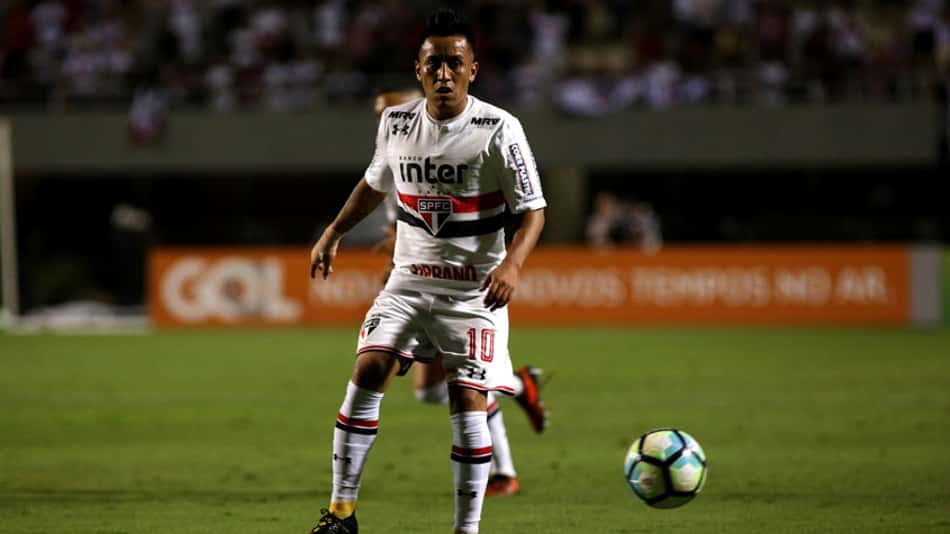 Cueva entra na briga pelo título de garçom do Brasileirão 2017