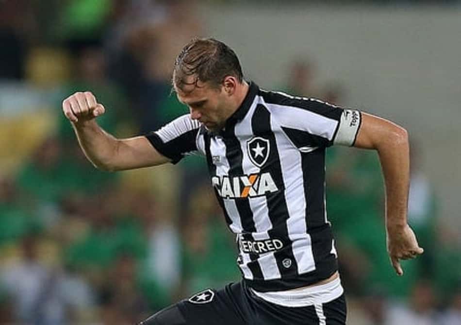 Super-Raio X: Joel Carli e Coritiba são os campeões dos cartões por reclamação no Brasileirão; veja lista