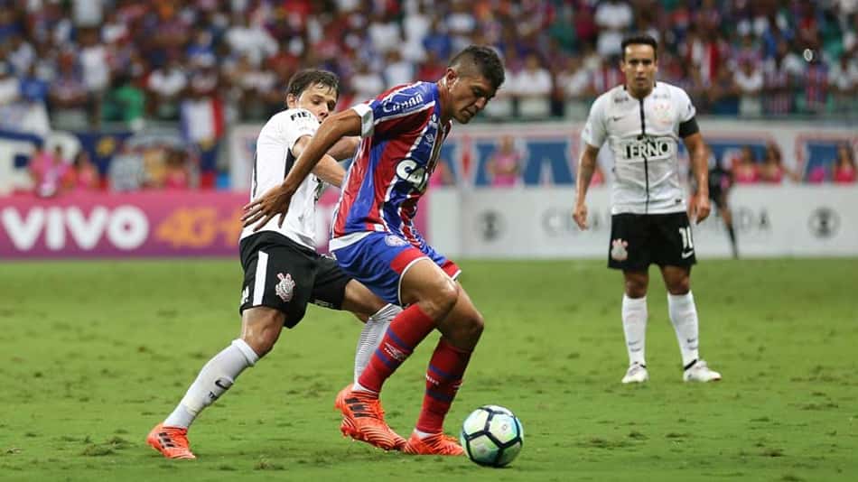 De volta ao time titular, Edson se destaca em vitória sobre Corinthians