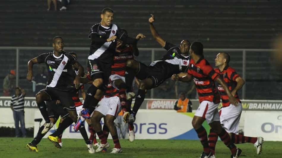 Vasco pega o Dragão para engatar a terceira e embalar pela Libertadores