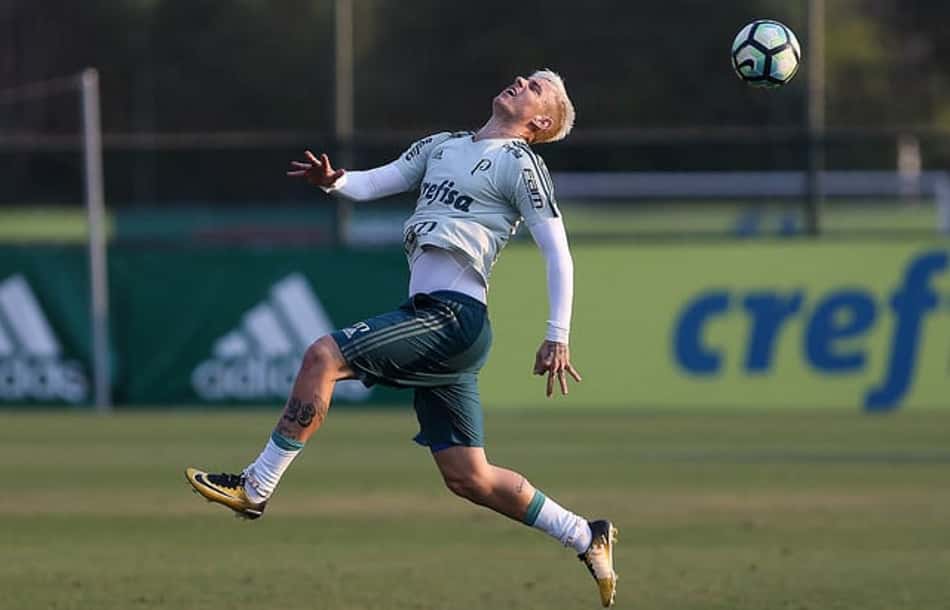 Palmeiras reencontra Roger Guedes após atacante acertar com rival e apagar fotos dos tempos de Alviverde
