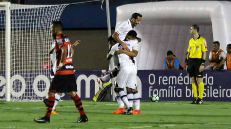 Vasco derrotou o Atlético-GO na noite da última quarta-feira. Confira a seguir a galeria especial do LANCE! sobre o jogo