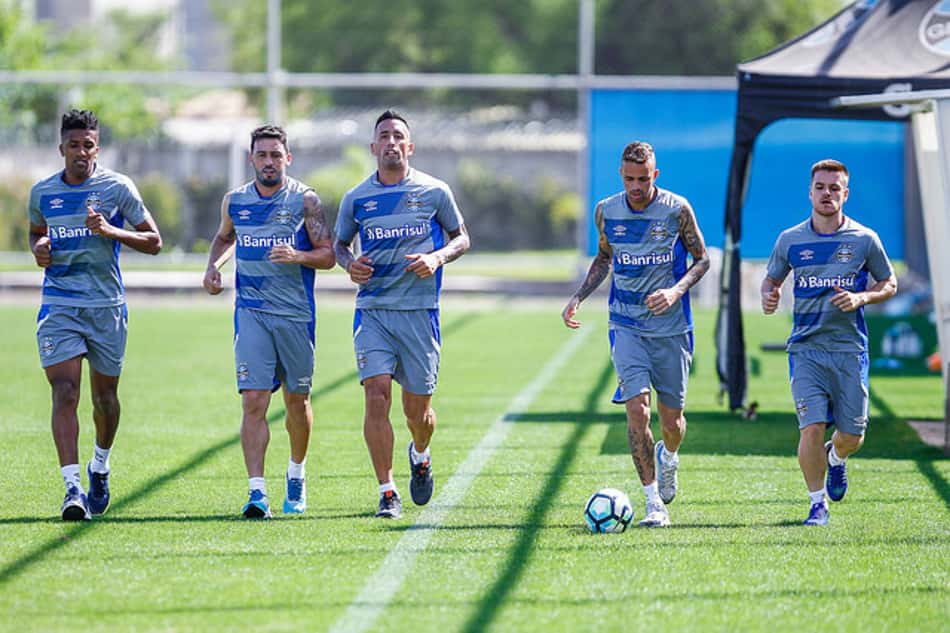 Grêmio volta aos treinos visando partida contra o Palmeiras