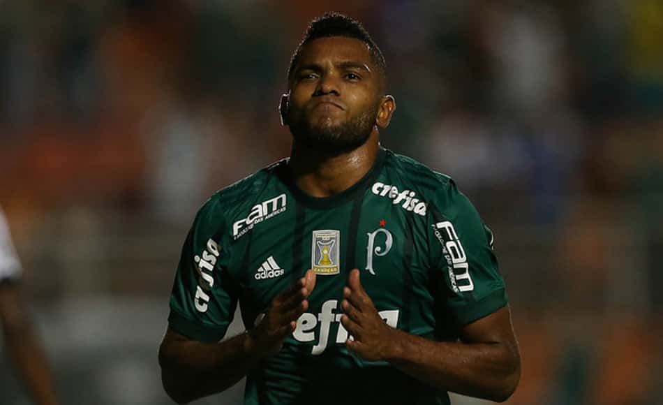 Borja comemora o golaço que marcou contra a Ponte Preta