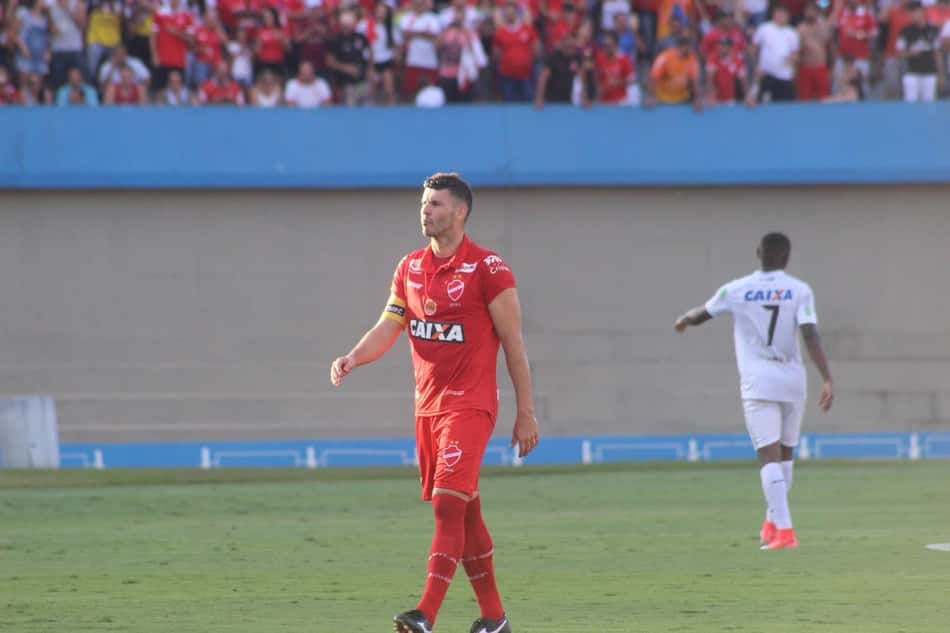Wesley Matos em ação pelo Vila Nova-GO