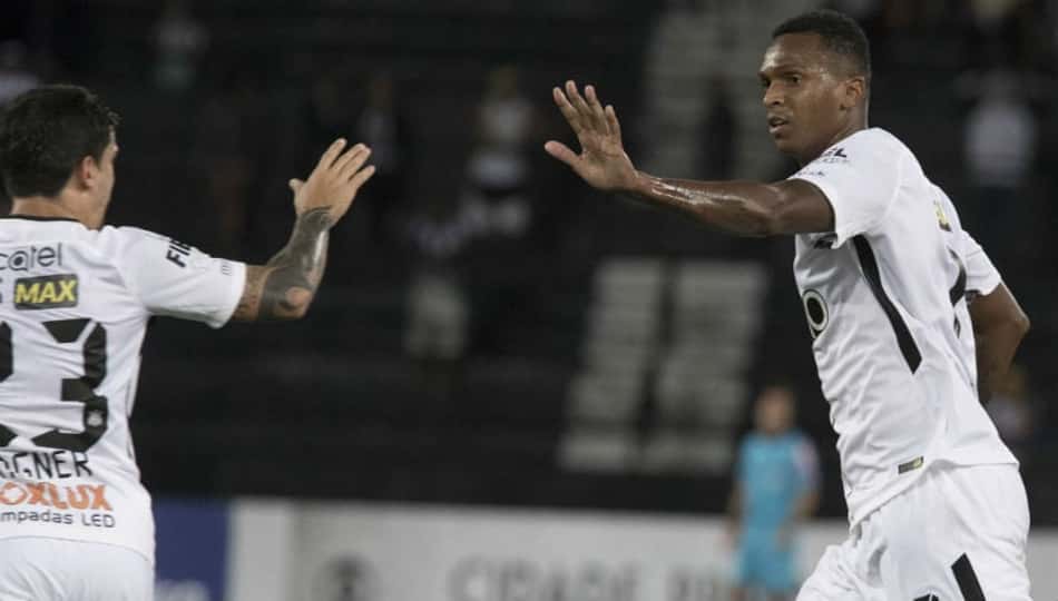 Fagner quer Jô artilheiro, mas alerta: 'Tem que ser de uma forma natural'