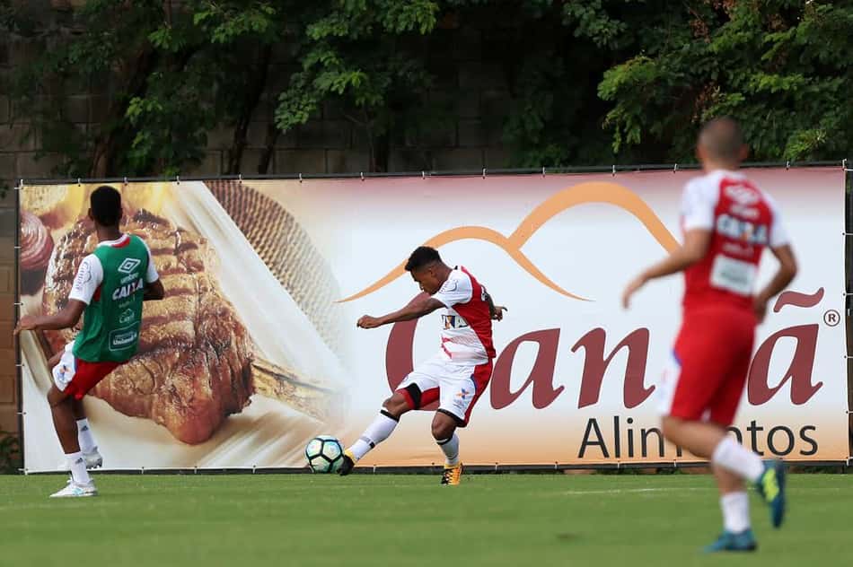 Lateral do Bahia prega humildade antes de duelo contra o Fluminense