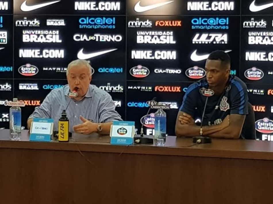Jô diz: 'É hora de levantar a cabeça porque nosso objetivo está perto'