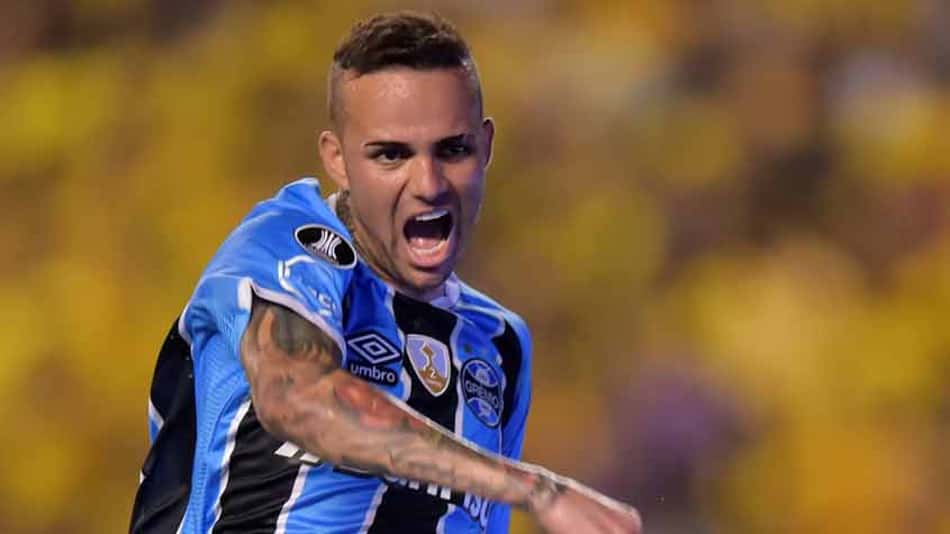Autor de dois gols, Luan vibra com o bom futebol apresentado pelo Grêmio