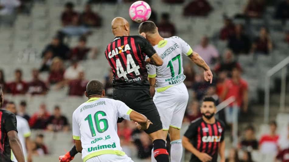 Em jogo fraco, Atlético-PR e Chapecoense não saem do zero