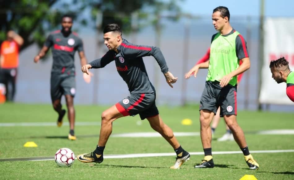 Internacional briga por "coisas importantes" na temporada, afirma Cuesta