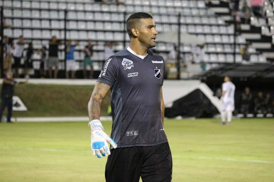 Goleiro do ABC: "Agora é jogar pela nossa dignidade e procurar honrar o clube"