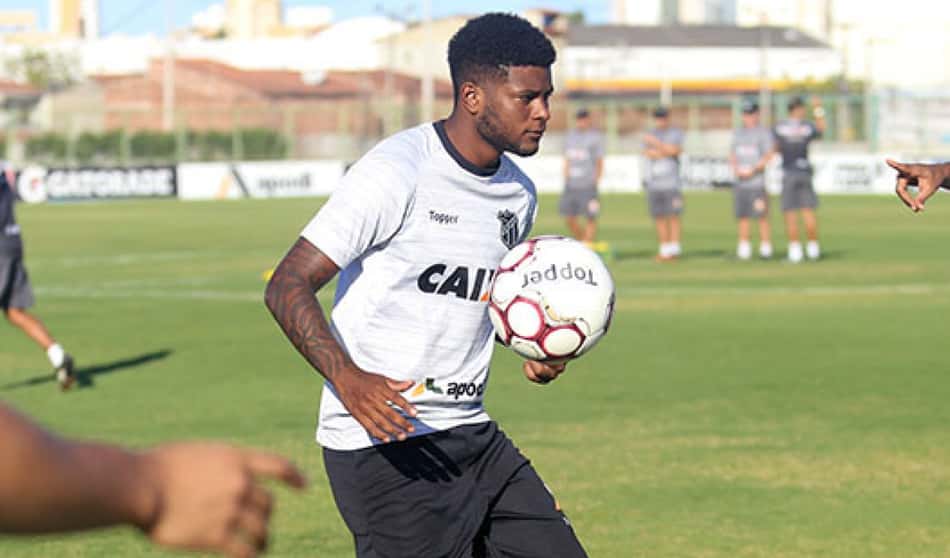 Rafael Carioca comemora a chance de jogar contra o Juventude