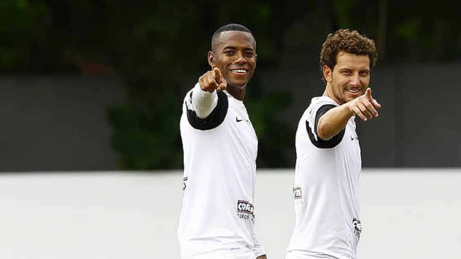 Elano e Robinho pelo Santos em 2015