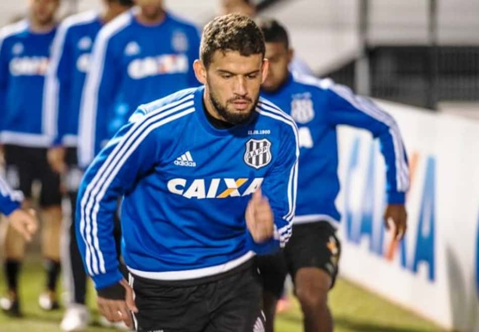 Desfalcada, Ponte Preta se treina no feriado de olho no Bahia