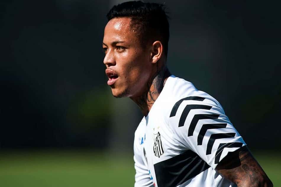 Ponte Preta quer Orinho, do Santos, como reforço da lateral-esquerda