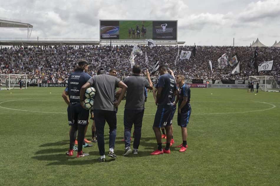 'Surpreso' antes de Dérbi, Carille já projeta novo discurso à Fiel na Arena