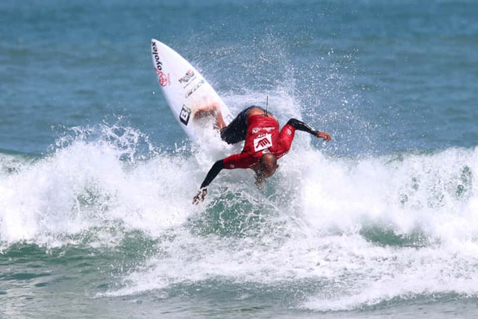 Brasileiro fecha etapa da Califórnia em 3° e se aproxima da elite do Surf