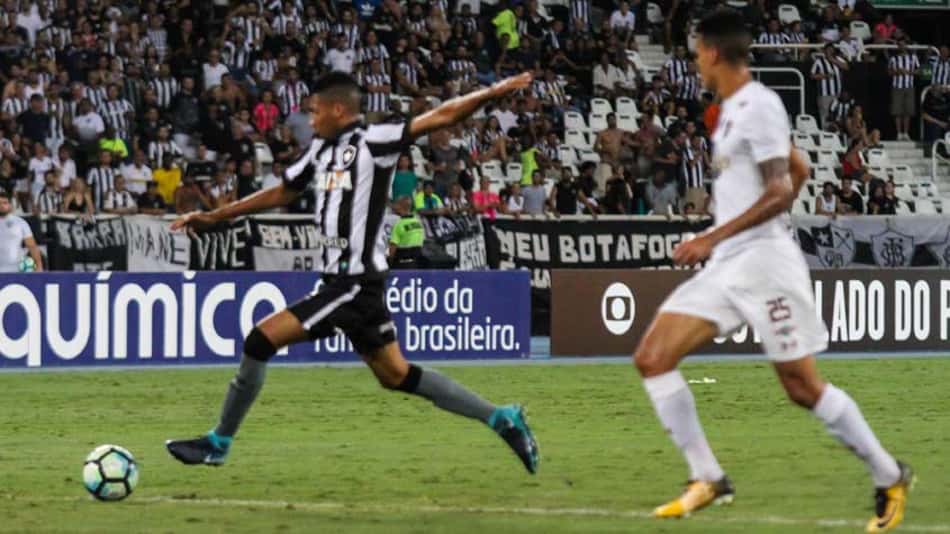 ATUAÇÕES: Matheus Alessandro decide e leva a maior nota no clássico