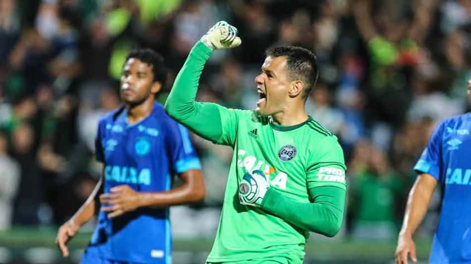 Goleiro Wilson marca de pênalti e Coritiba goleia o Avaí no Paraná