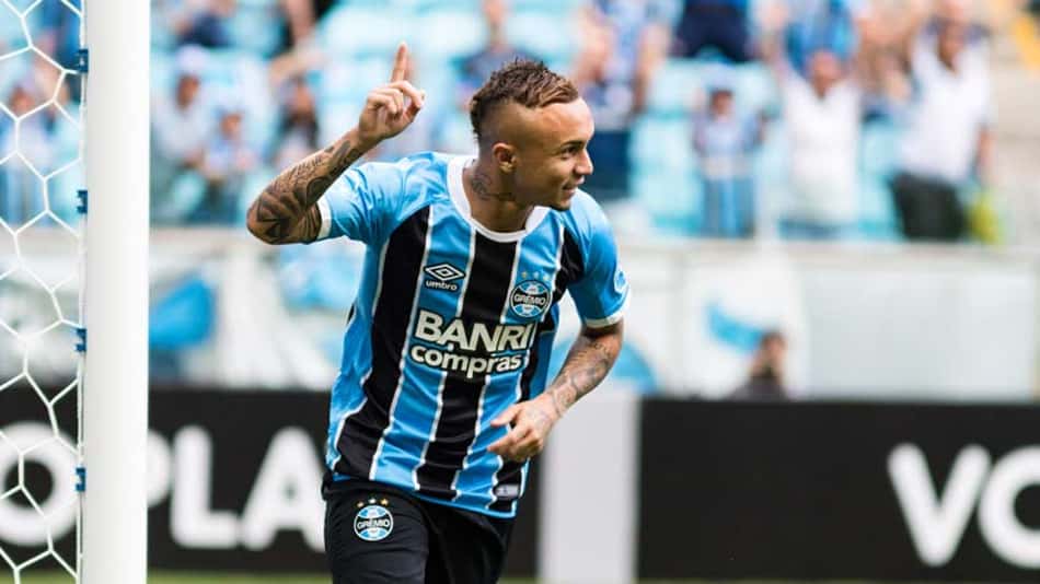 Everton feliz com a "moral" que tem com Renato Portaluppi