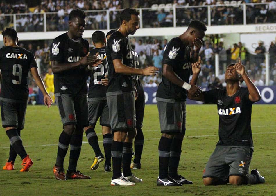 Zé elogia o Vasco após virada e conta que tropeço serviu de motivação