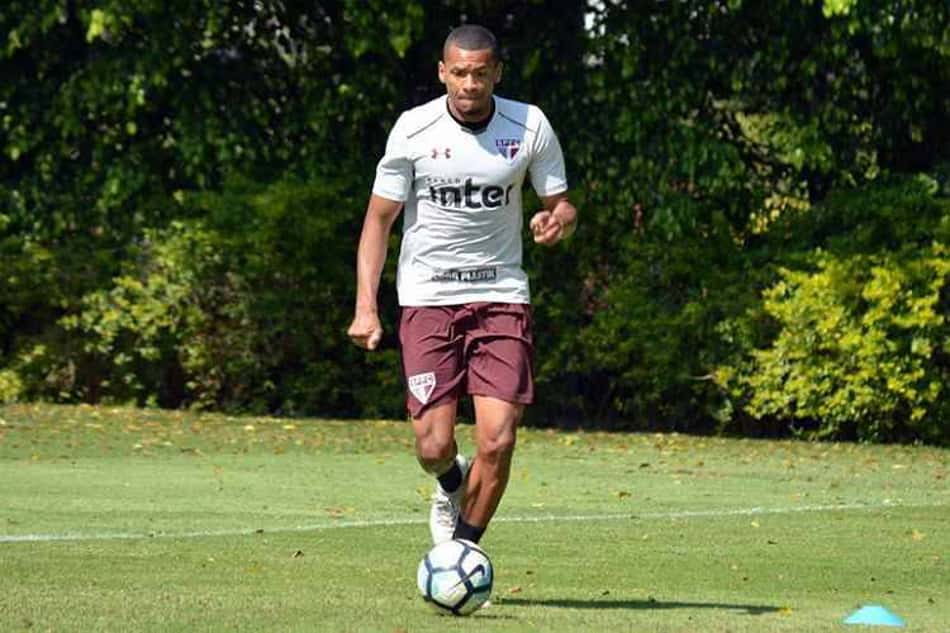 Clubes negociam valores, e Edimar vive expectativa de ficar no São Paulo