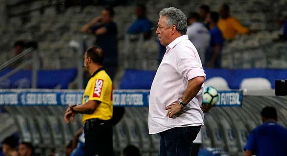 Abel Braga motiva Inter a estipular data para início das conversas