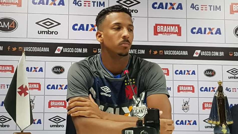 Confira a seguir a galeria especial do LANCE! com imagens de Caio Monteiro com a camisa do Vasco