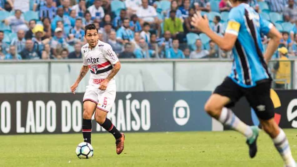 Dorival nega depender de Cueva e vê time punido por mudar característica
