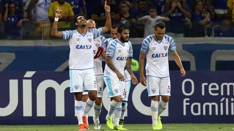 Avaí empata com Cruzeiro e Júnior Dutra destaca desempenho da equipe
