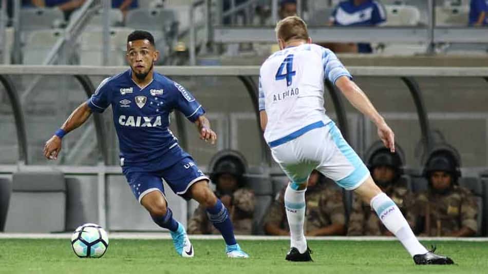Cruzeiro consegue virada, mas acaba sofrendo empate do Avaí no fim